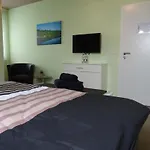 Wohlfuehl & Am Birnengarten - Ruhige Mit Bad & Wlan Casa de hóspedes Magdeburgo