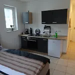 Wohlfuehl & Am Birnengarten - Ruhige Mit Bad & Wlan Casa de hóspedes Magdeburgo