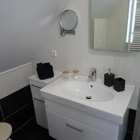 Wohlfuehl & Am Birnengarten - Ruhige Mit Bad & Wlan 3*