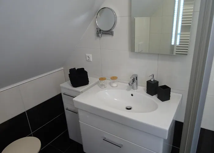 Wohlfuehl & Am Birnengarten - Ruhige Mit Bad & Wlan 3*