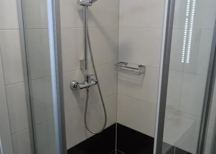 Wohlfuehl & Am Birnengarten - Ruhige Mit Bad & Wlan Pensionat