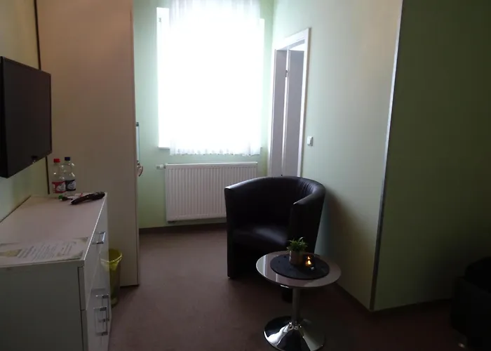 Wohlfuehl & Am Birnengarten - Ruhige Mit Bad & Wlan Pensionat